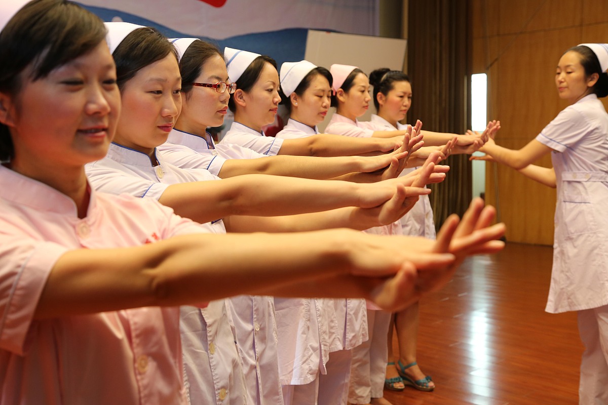 重庆卫校涉外护理专业发展现状分析：机遇与挑战并存