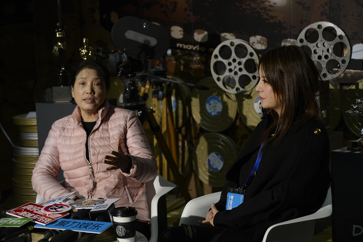 写这一段感谢元鼎导演的话，表达今天的工作辛苦了