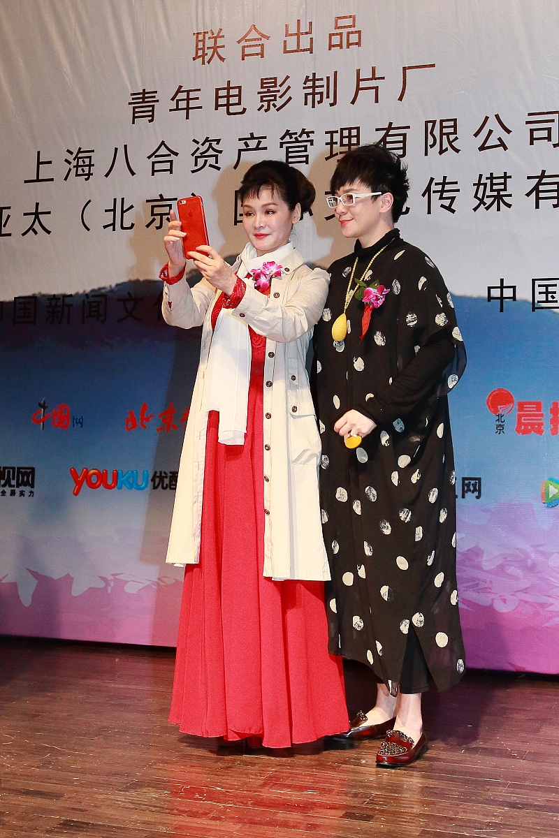 2016年4月25日,北京,首部中老合作电影《占芭花开》启动仪式.***_***