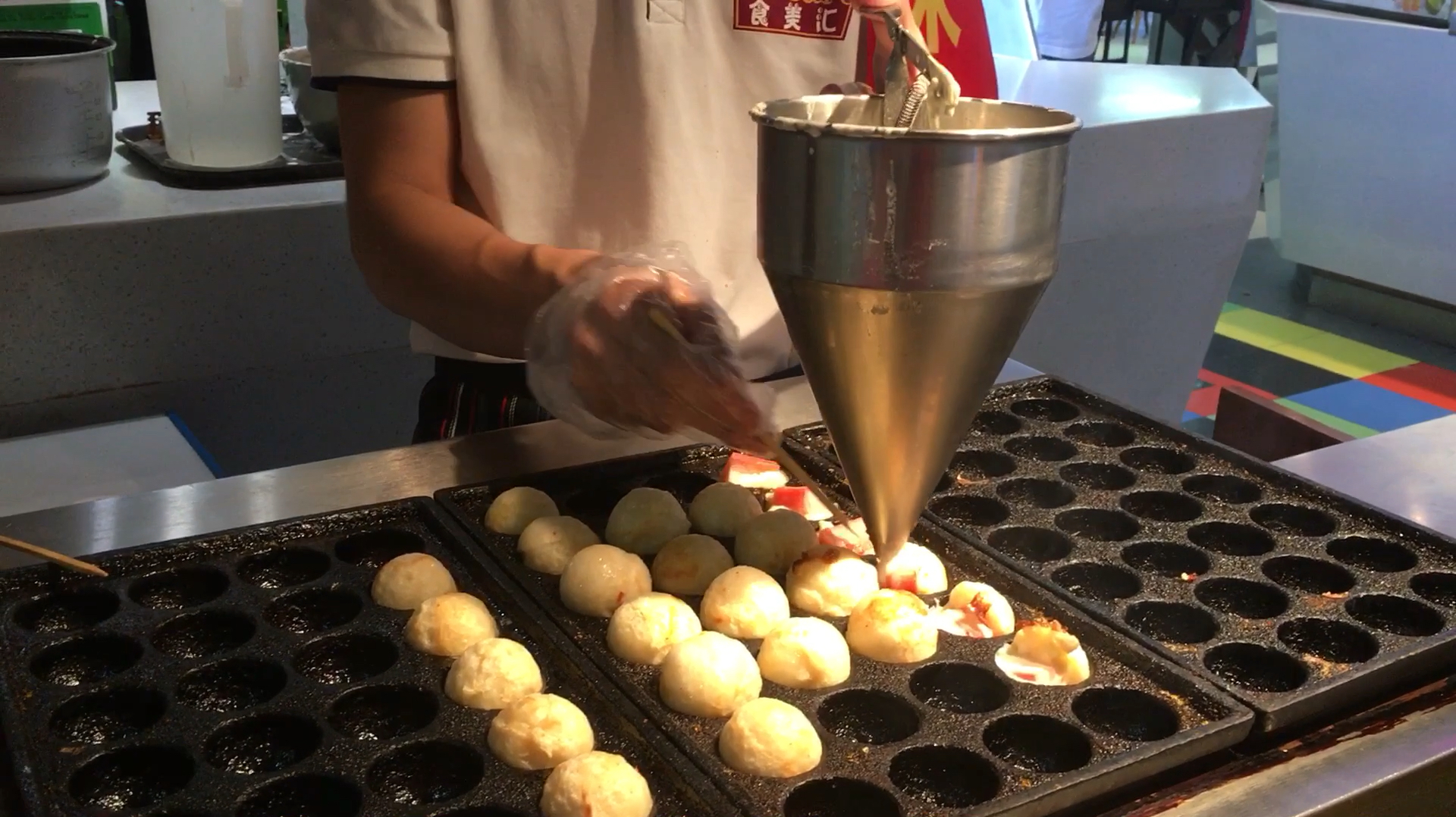 章鱼小丸子常吃,芝士蟹柳小丸子吃过不?15元一份大人小孩都喜欢