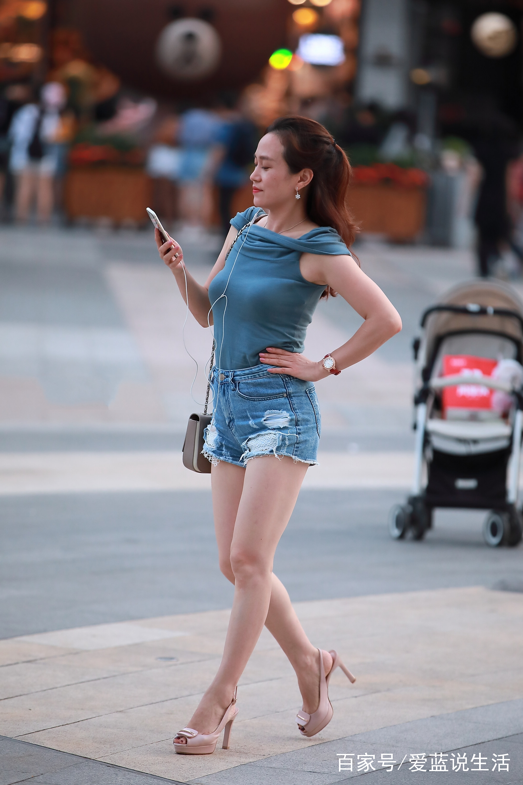 街拍:图1痞气小美女,图2空姐小姐姐,图6看了辣眼睛!