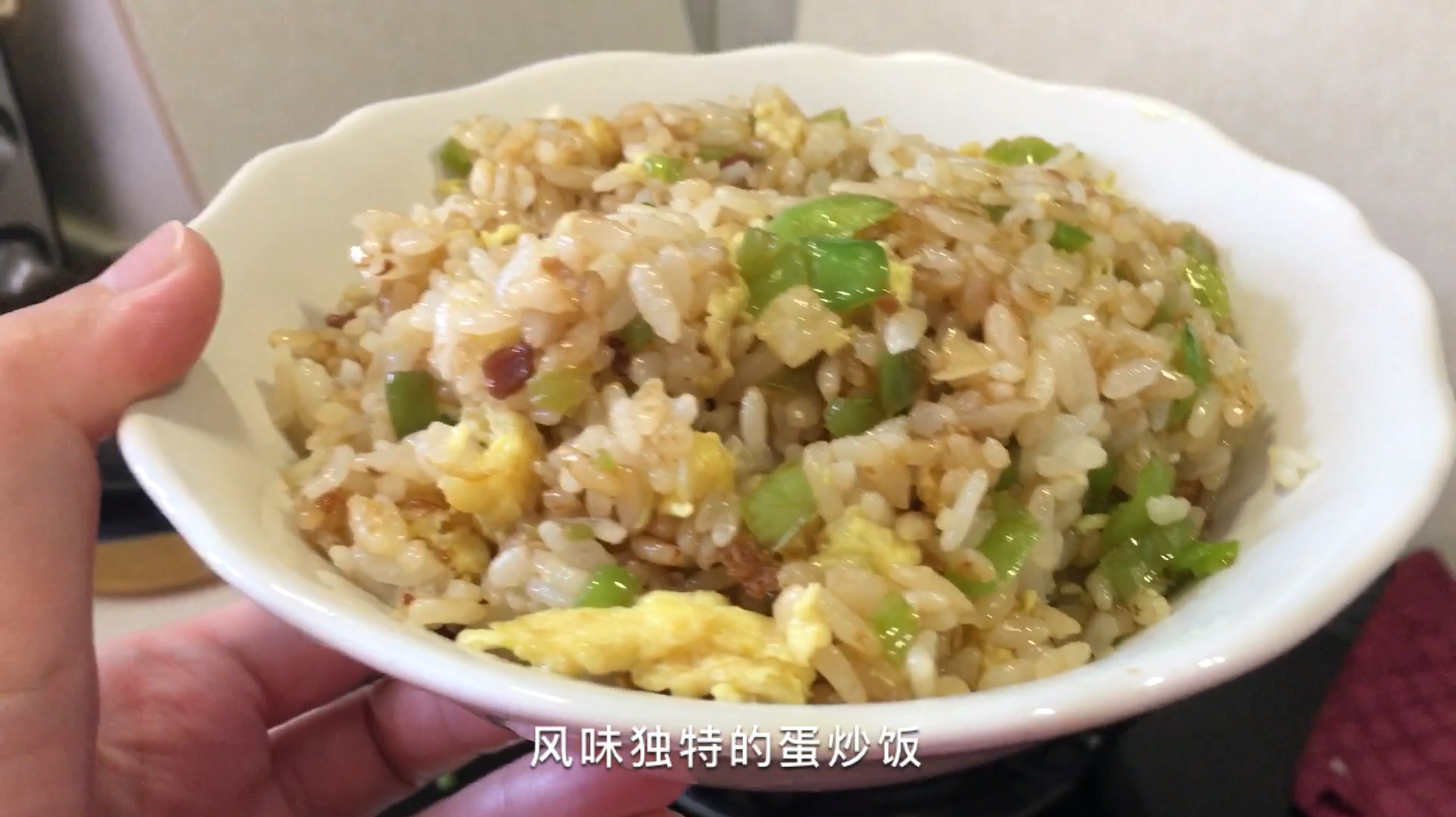 新疆大姐2分钟做出风味独特的蛋炒饭!这样的剩米饭,我愿天天吃