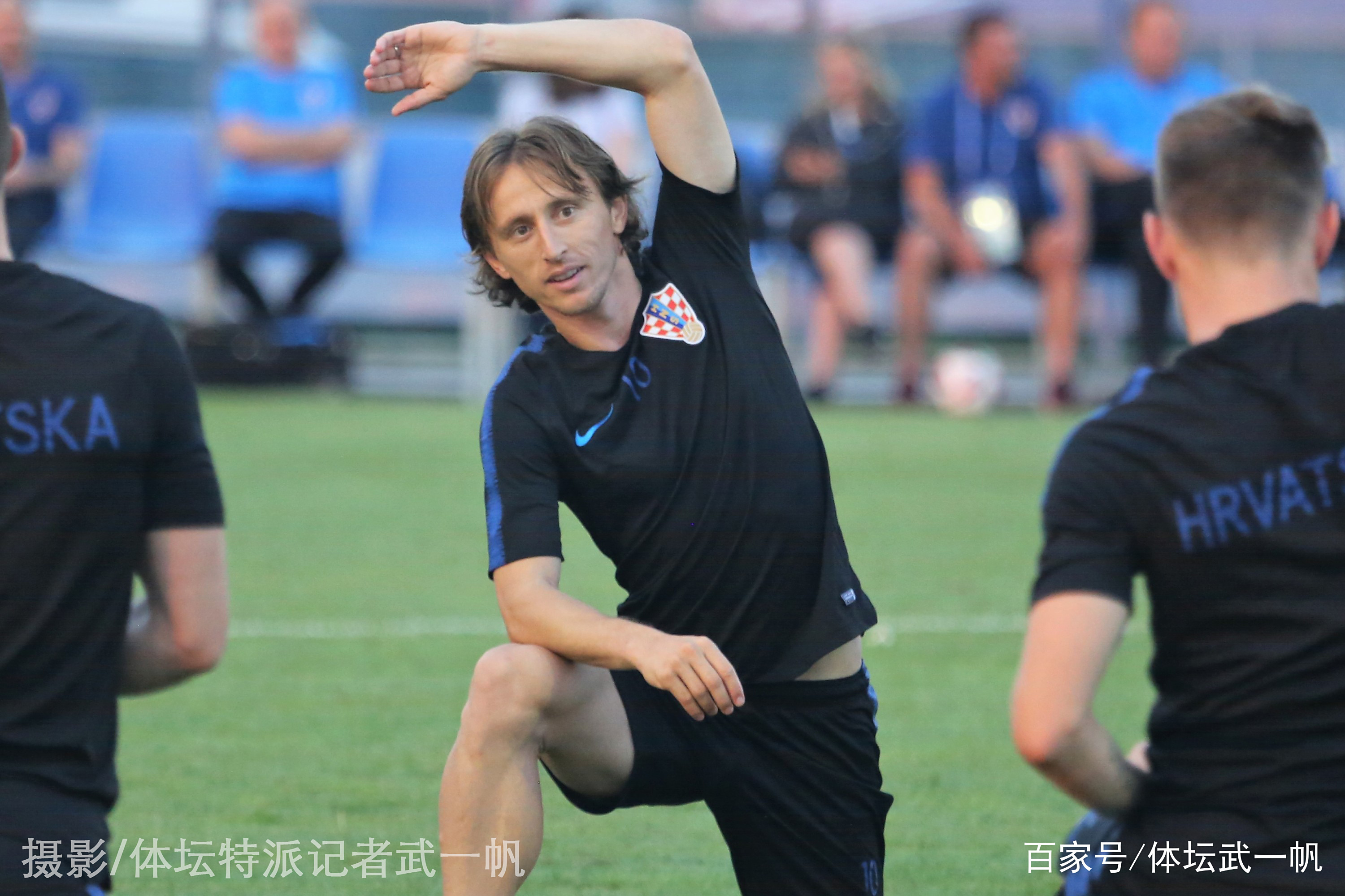 「现场摄影」克罗地亚备战1\/4决赛 莫德里奇拉