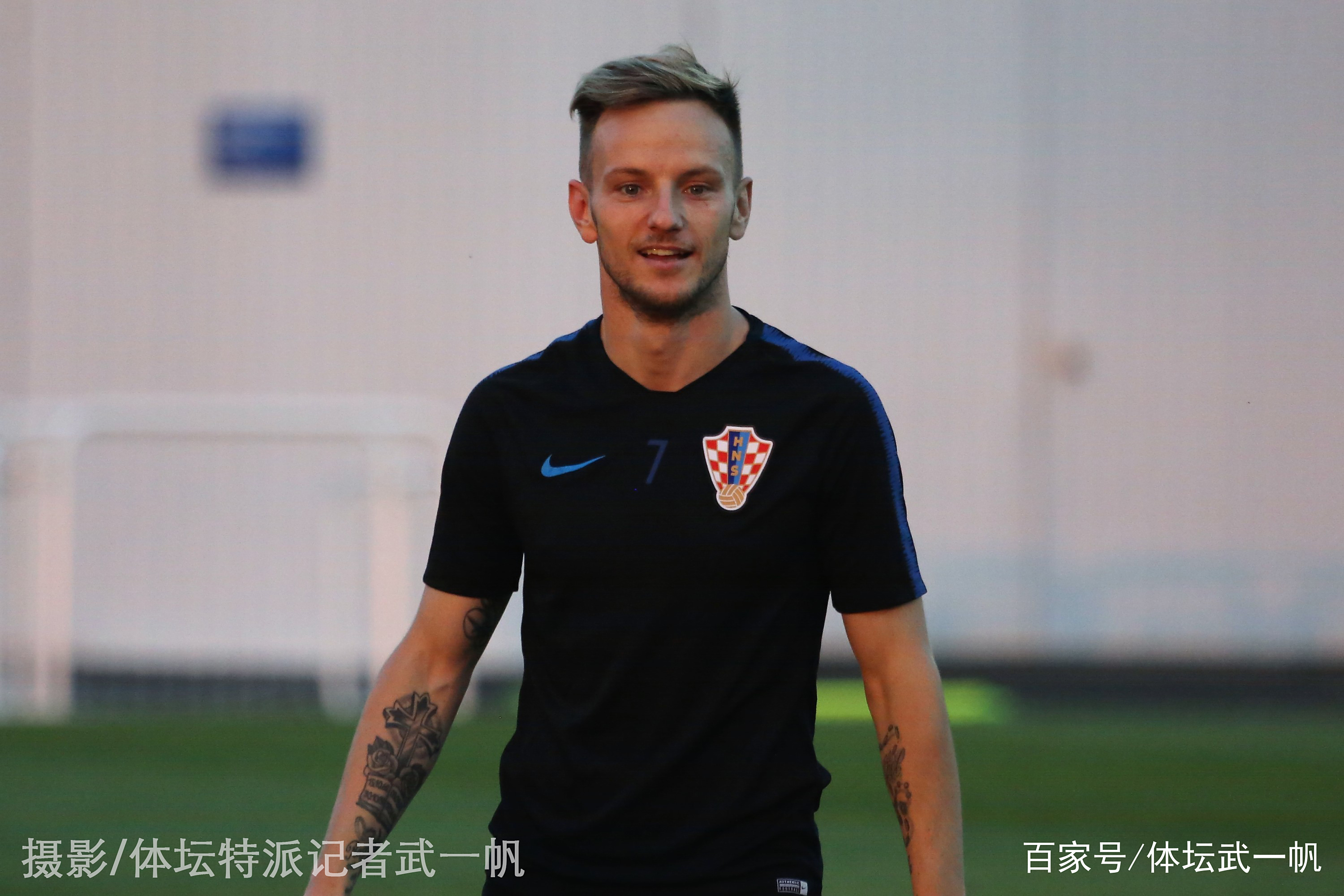 「现场摄影」克罗地亚备战1\/4决赛 莫德里奇拉基蒂奇神情轻松