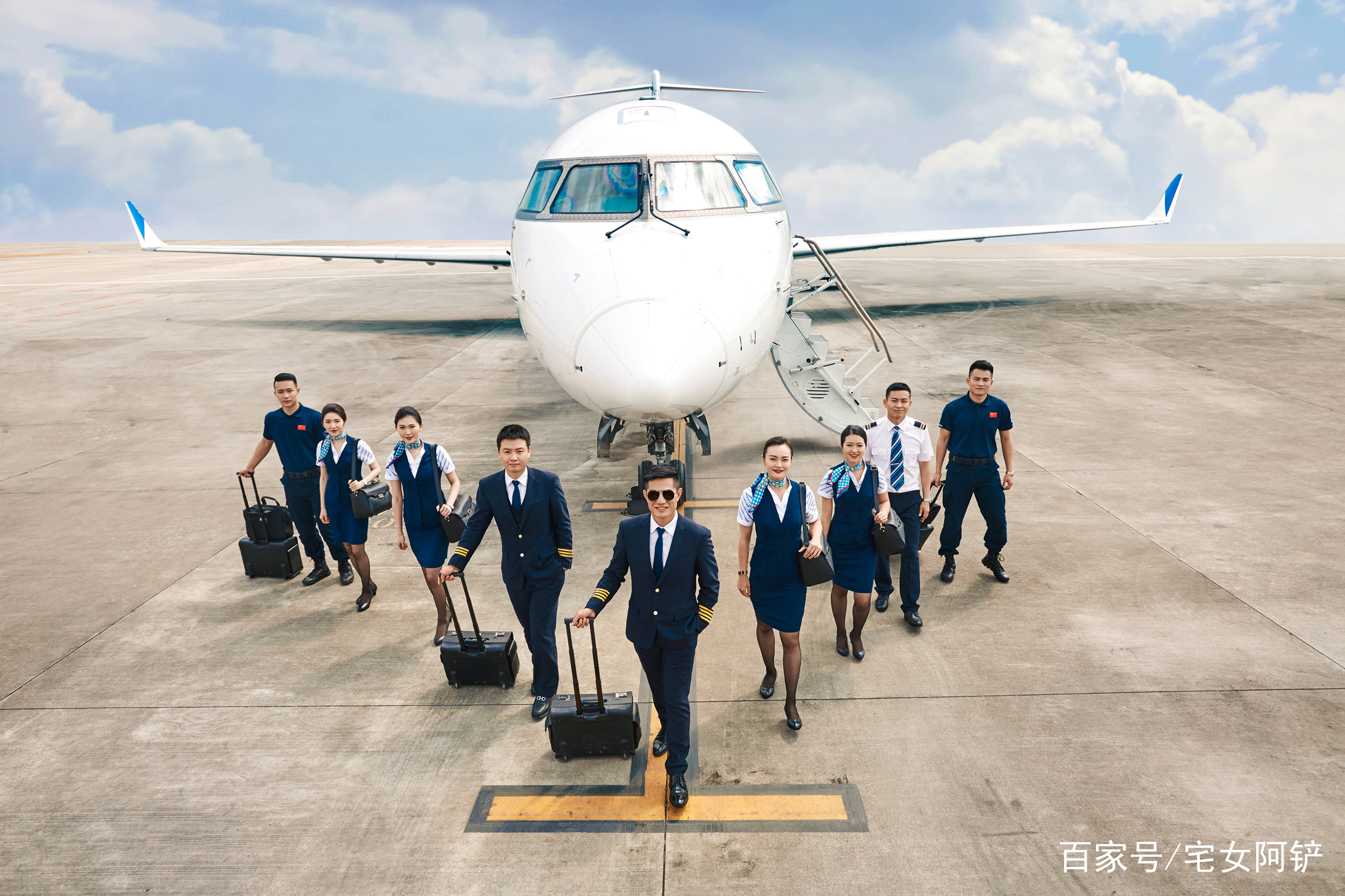 国内最低调的民营航空公司，机长空少神似黄晓明张嘉译!