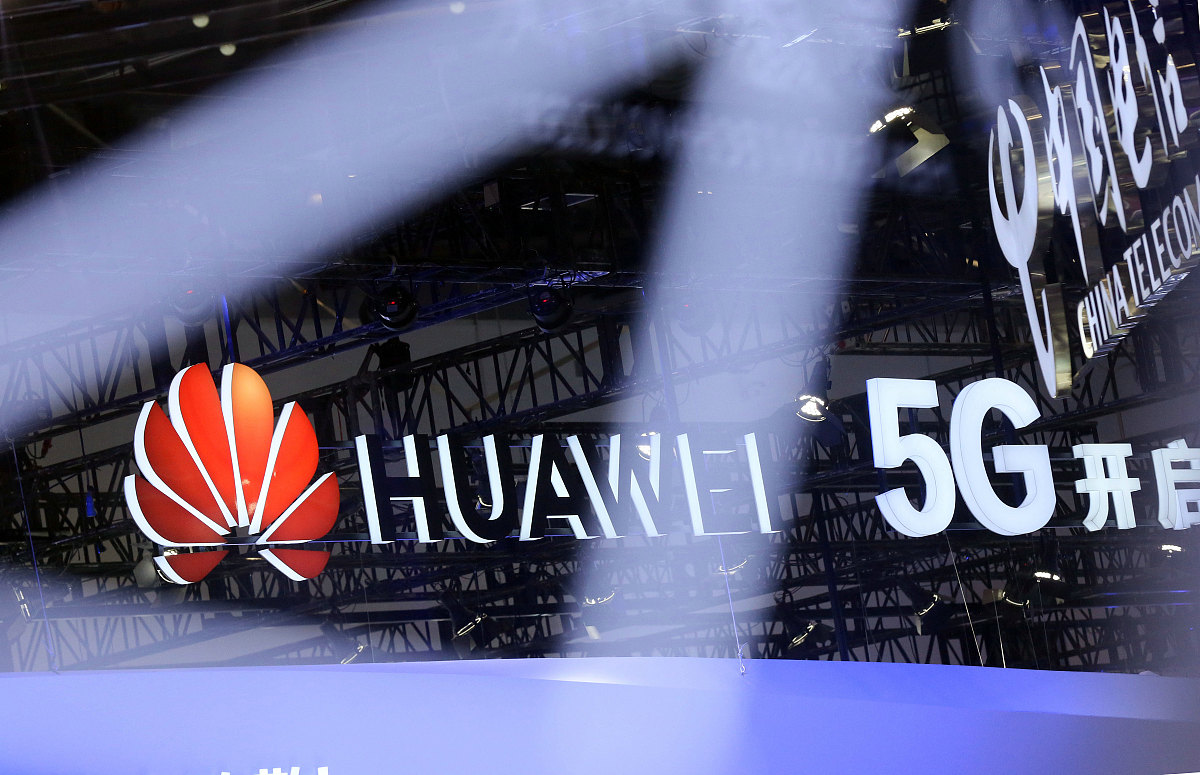 欧美强势的打压下，华为失去了手里海外的5G设备，但中国5.5G技术已突破，沙特与阿联酋将成为第一批海外客户 写2000字