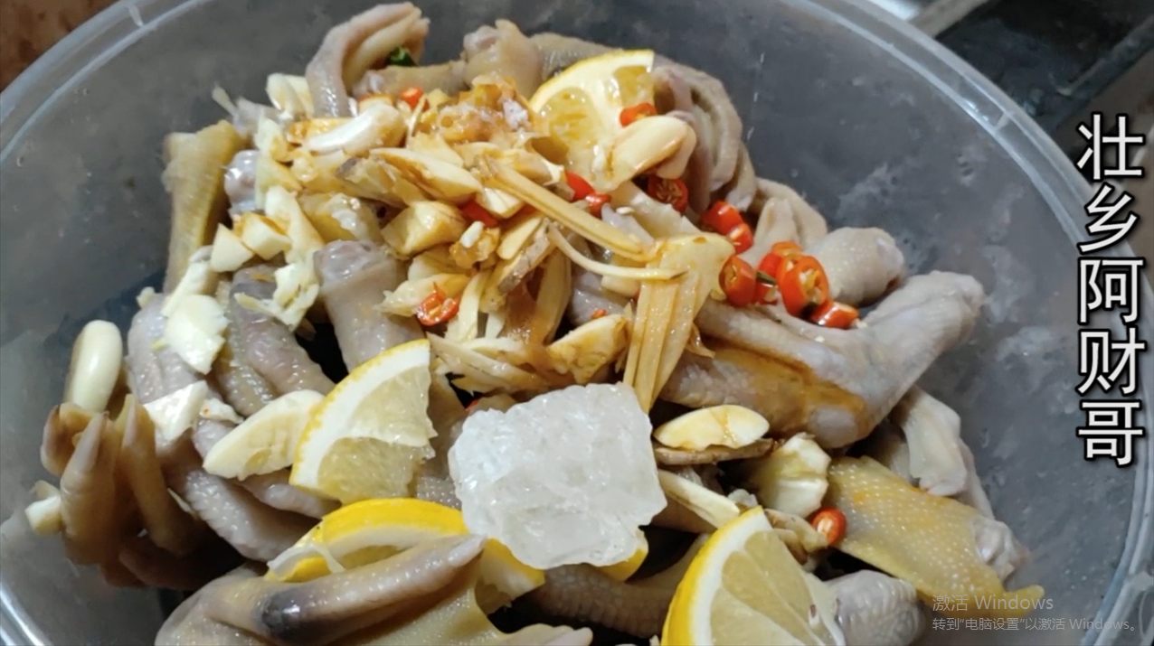 这才是柠檬冰镇鸭爪最正宗的做法,夏天拿来当零食吃,简直是绝配