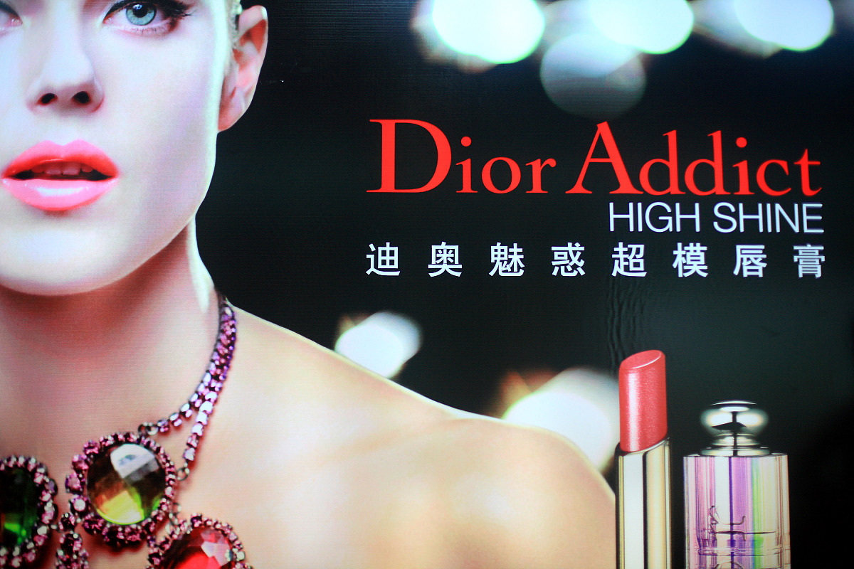 迪奥和3CE商业广告策略解析：品牌形象、名人代言、年轻化和创意