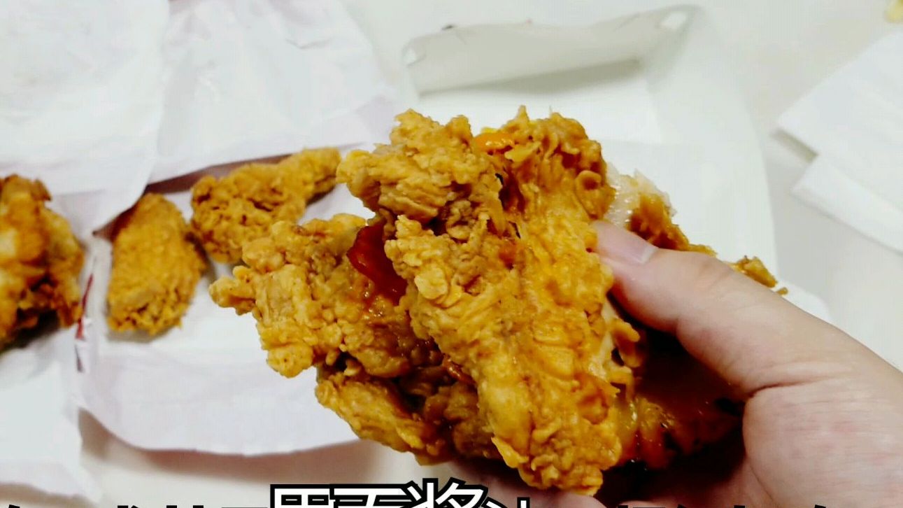 外卖48元肯德基新品“重霸鸡肉汉堡”,没有面包的汉堡,太奇怪了