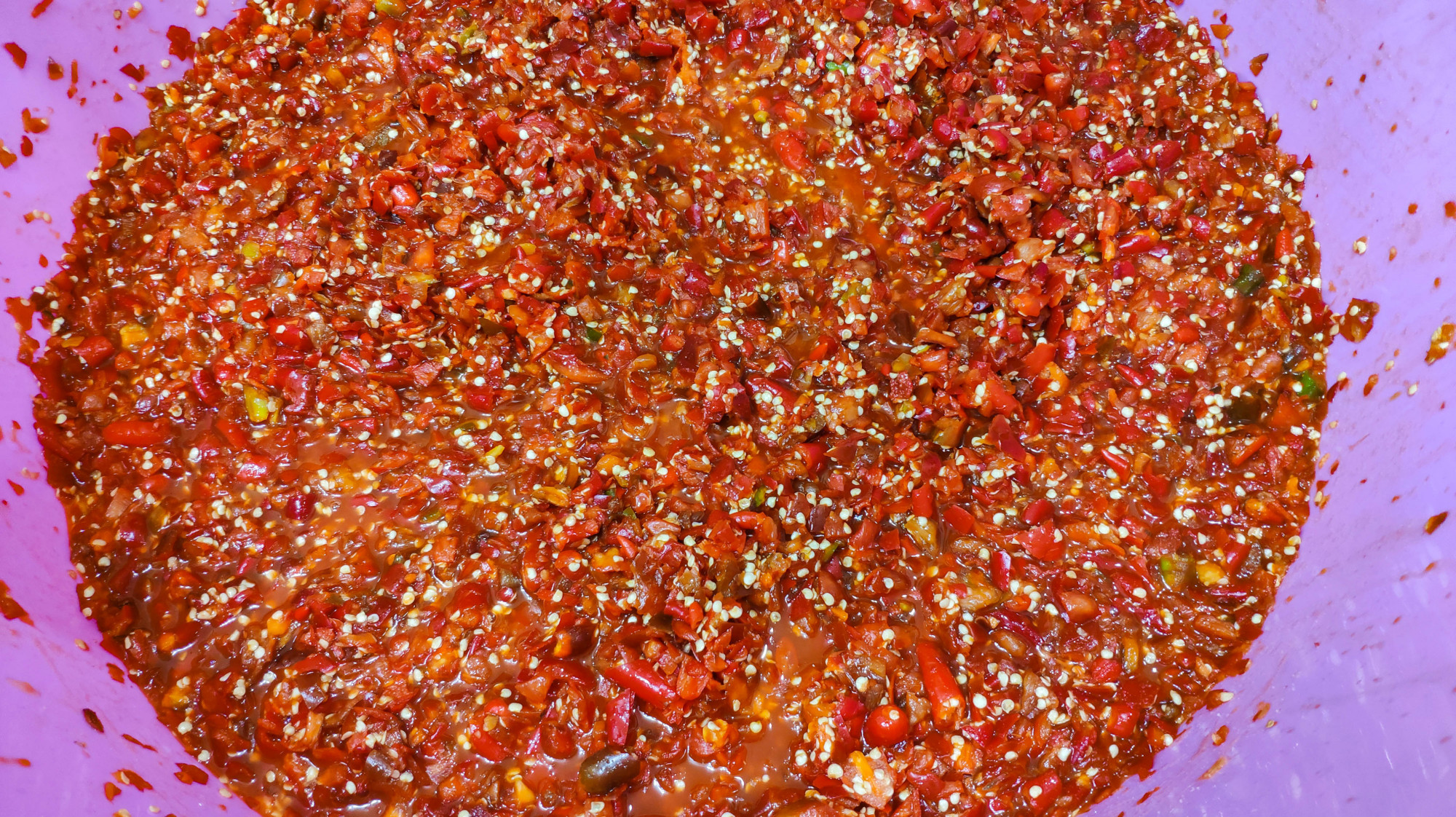 老刘教你自制剁椒酱,比例配方告诉你,香辣过瘾,吃一年不会坏!