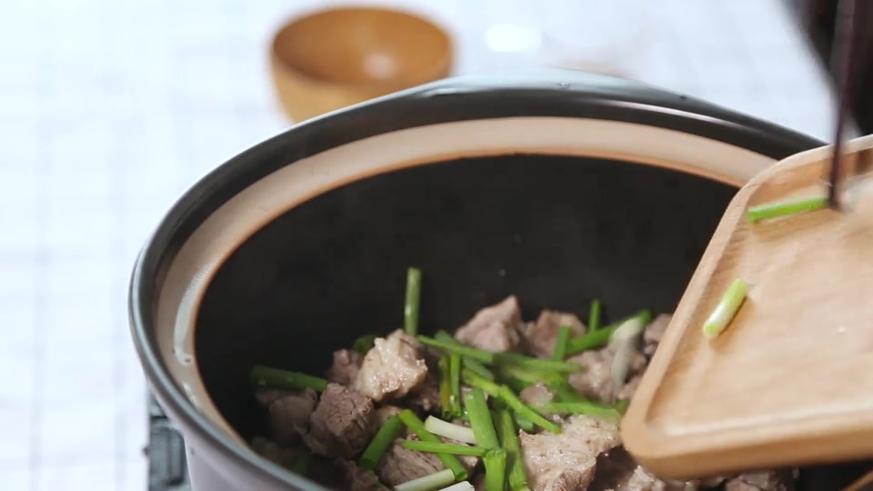 西红柿土豆炖牛腩的家常做法