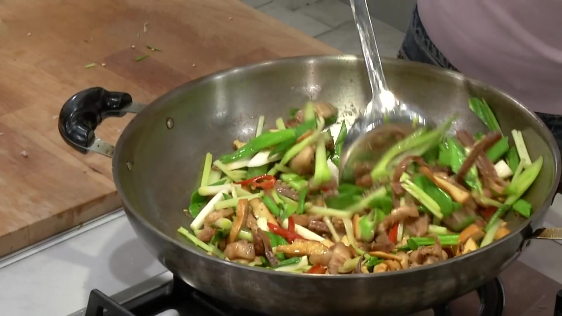 台湾美食:客家小炒,好吃不贵,简单快手,用来宴客也有面儿!