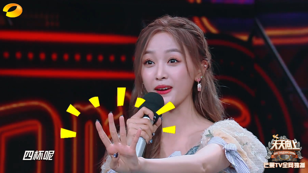 甜甜的满糖女孩!吴宣仪上小学为喝奶茶蹭男同学饭吃?