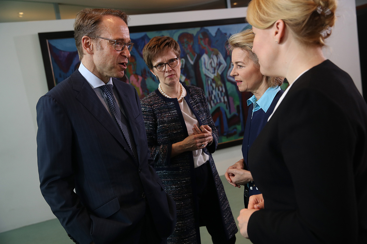 爱德华·斯诺登：揭露美国国家安全局监控项目的举报者