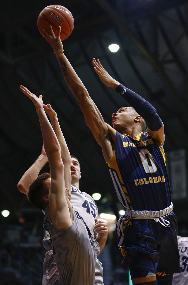 描述一下库里的三分球水平