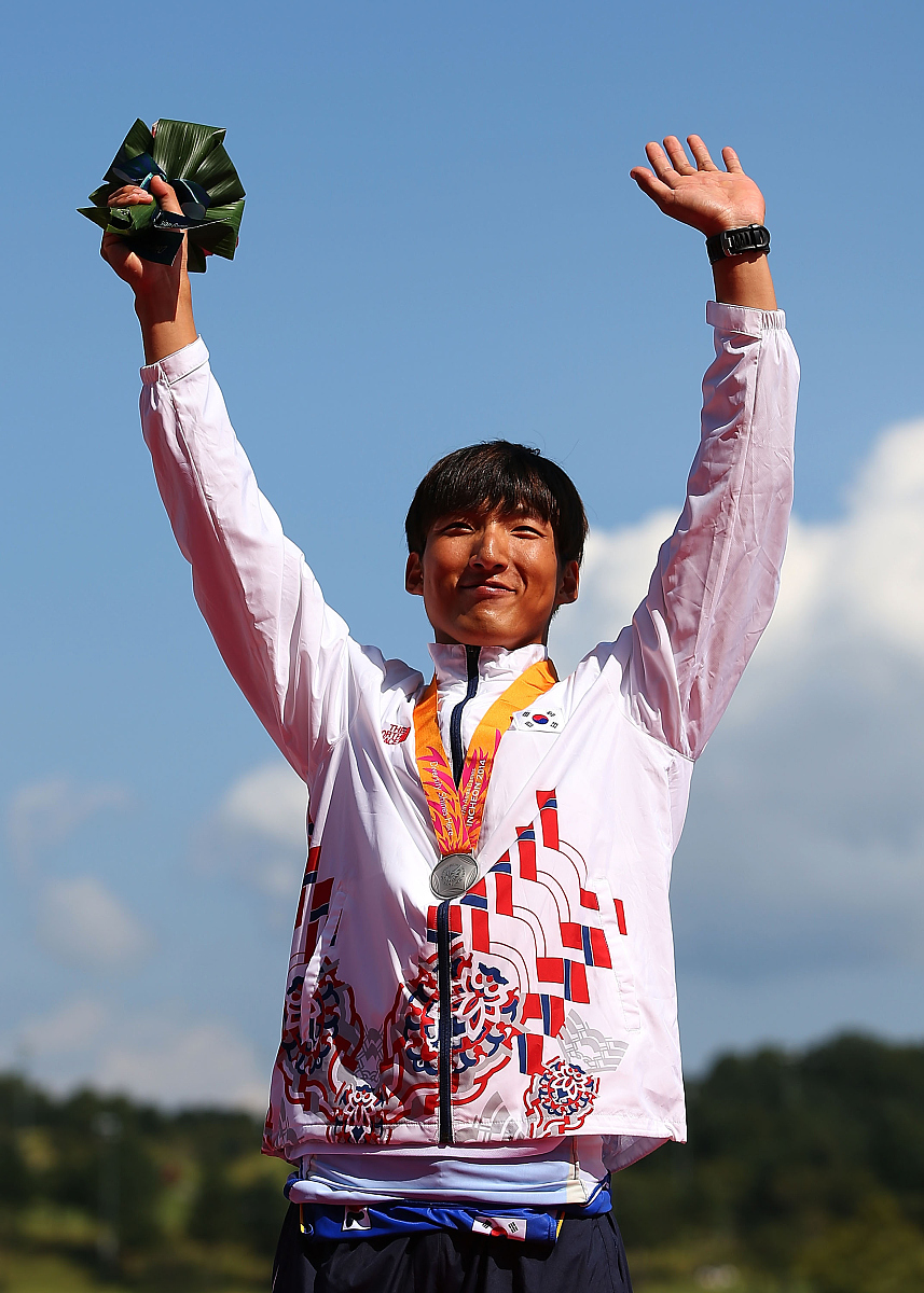 2014年9月25日,韩国仁川,2014仁川亚运会第6日男子单人双桨决赛赛况.*