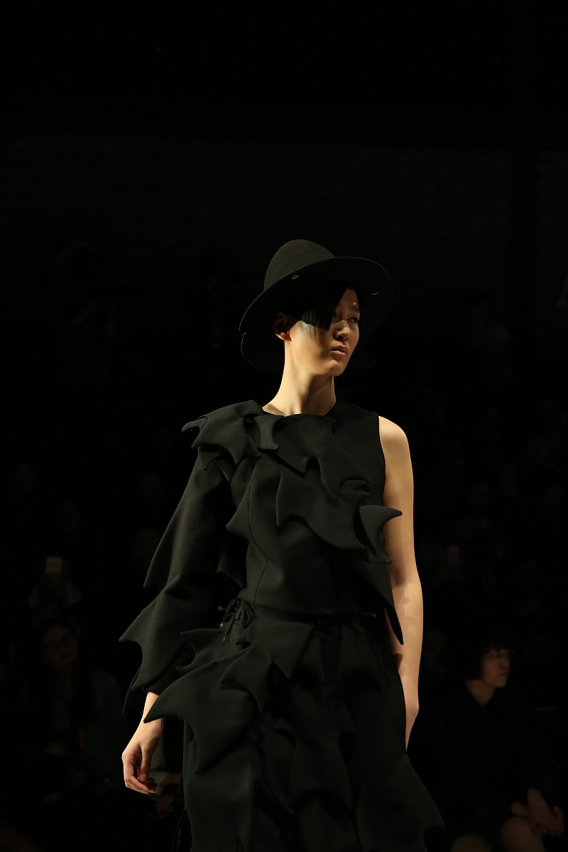 我最喜欢的设计师卡尔·拉格斐 2000字