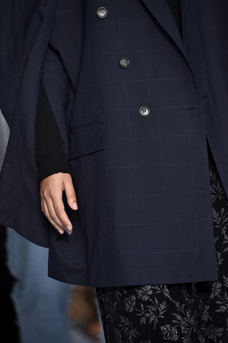 2018秋冬巴黎高定时装周 :vetements  细节