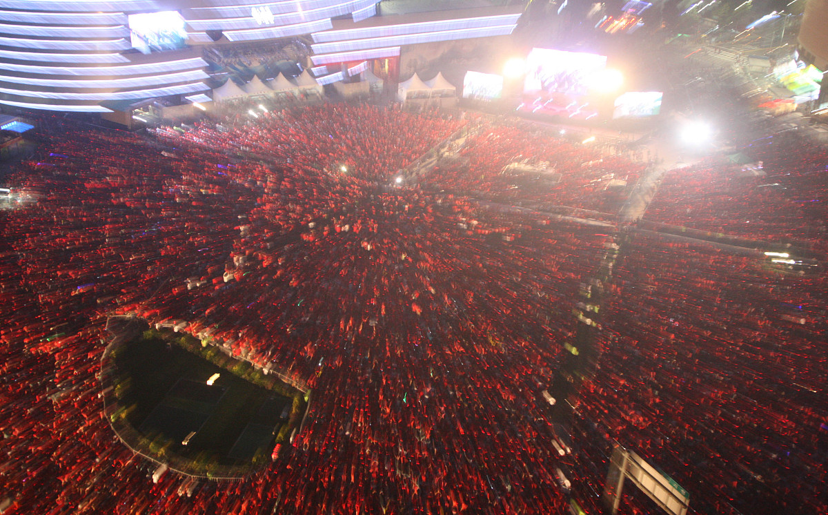 2010年6月17日,韩国首尔,2010世界杯b组次轮,韩国vs阿根廷,众多红魔球