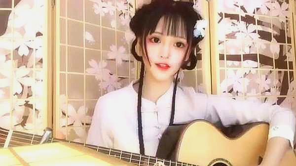 [图]小姐姐献唱古风歌曲《一抹桃花》,保留古曲韵味,忆一曲优美!