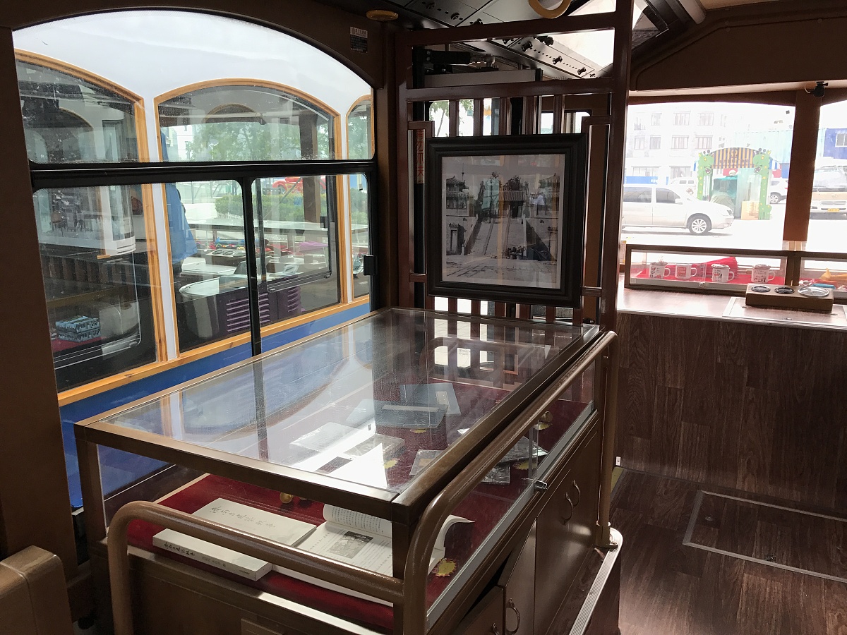 民国算命先生画像：AI文字描绘的神秘形象