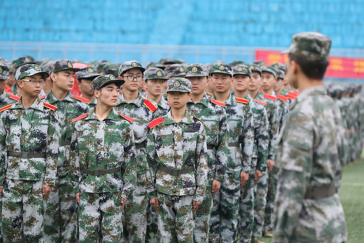 重庆商务学校2021年招生对象是什么_招初中生吗