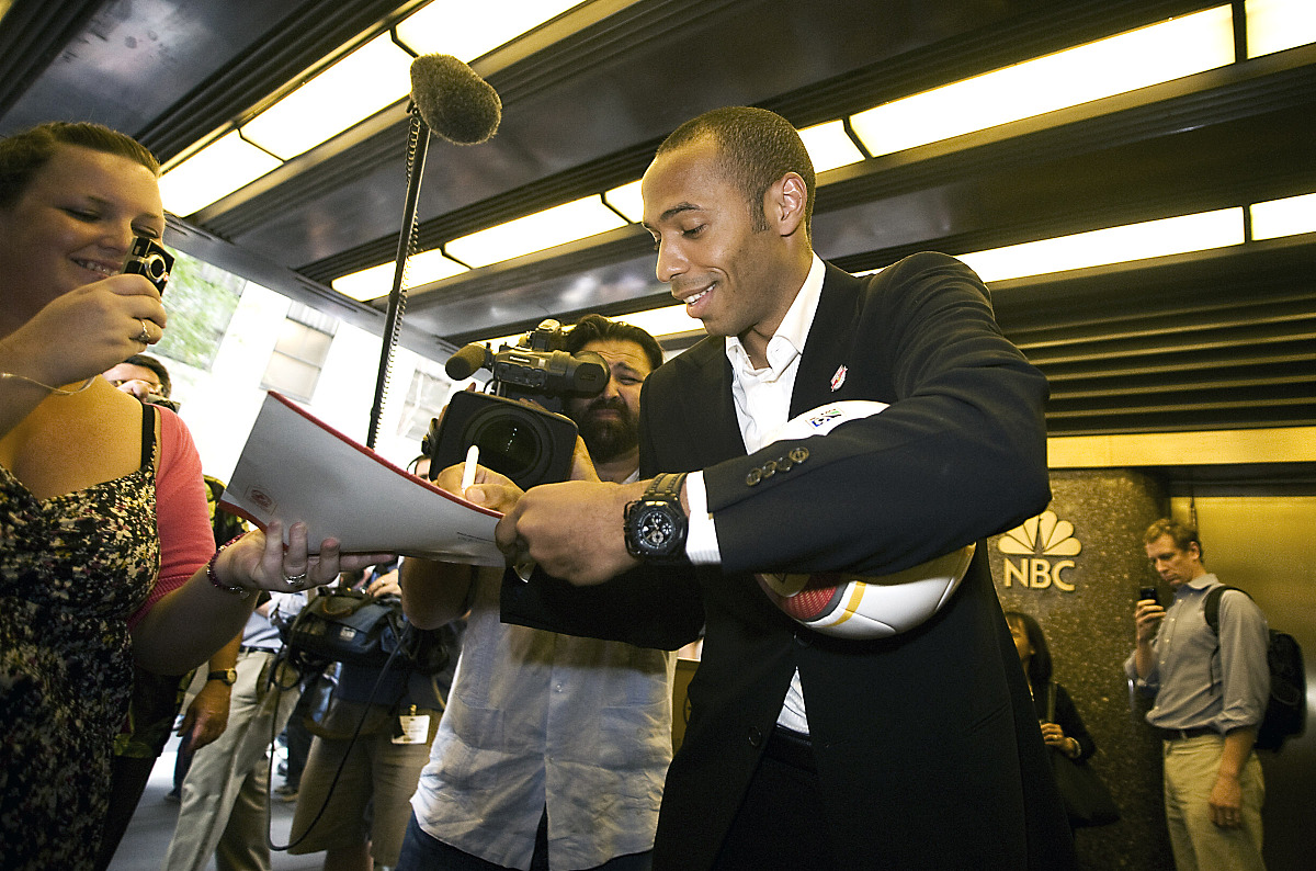 姆巴佩身披皇马球衣：一张照片展现未来？