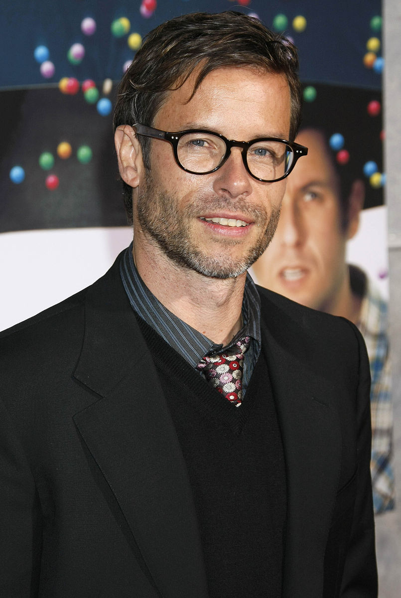 扮演一名育儿自媒体博主根据以下这个标题写出一篇2000字的育儿文章：放松身心听着温馨的睡前故事