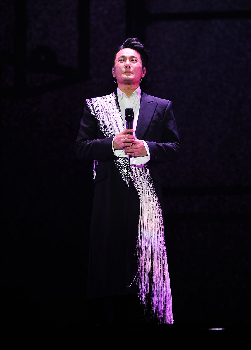 2019年12月21日,辽宁沈阳,2019张信哲"未来式"世界巡回演唱会沈阳站.