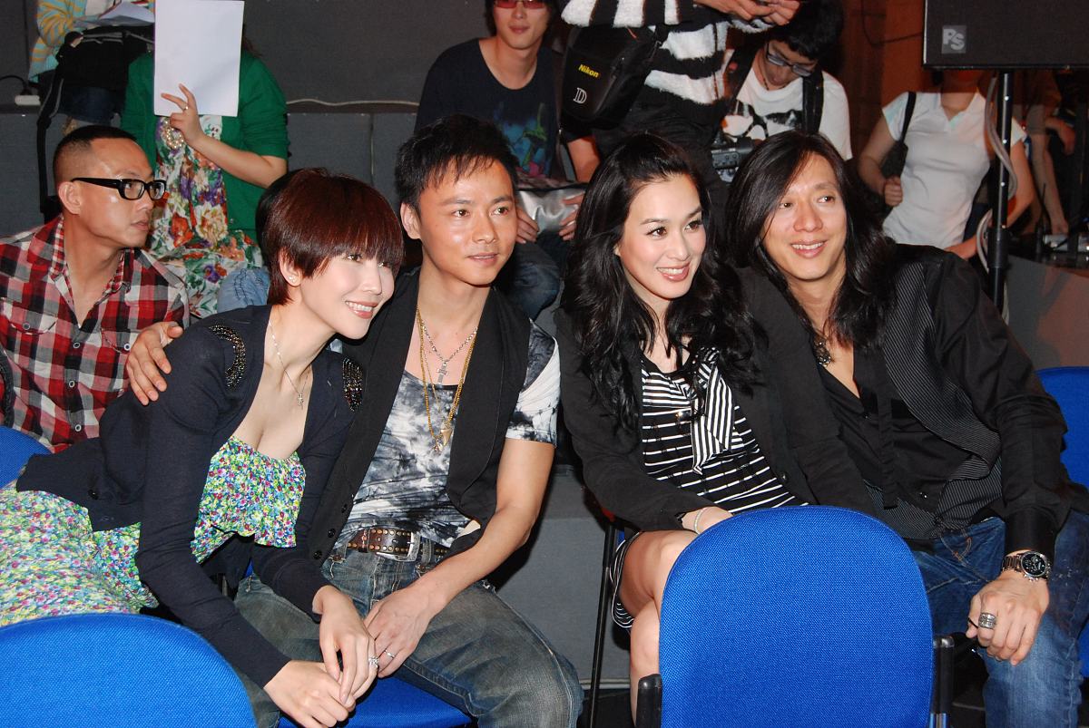 2010年6月2日,上海,大型综艺娱乐节目《欢聚世博·华人大综艺》举行节