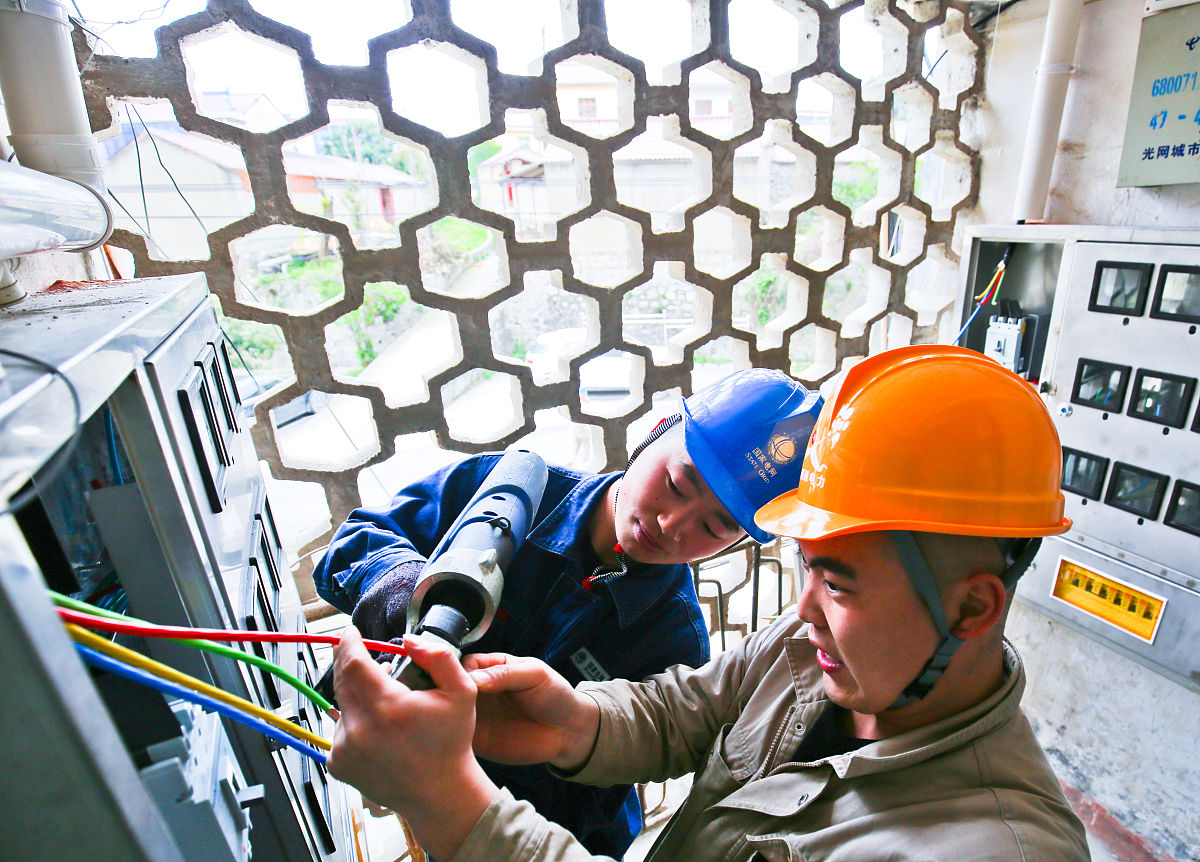 通信工程专业实习目的、安排及内容：5G行业现状与未来、无线网络设备调测、数据交换设备调测