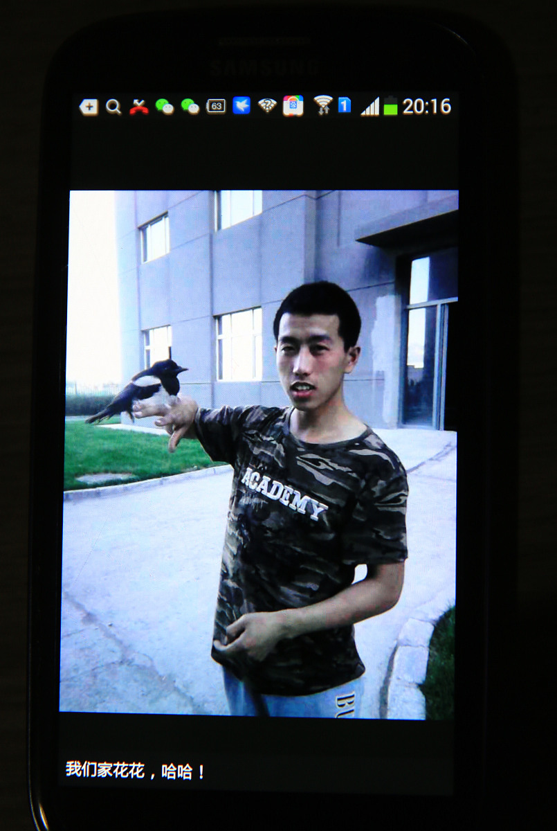 那么微信电脑端删除掉的好友那个好友发朋友圈我在手机上还是可以看得到还可以点赞评论对吧？跟没删除一样的什么都是正常的？现在都是电脑和手机同步登入微信！