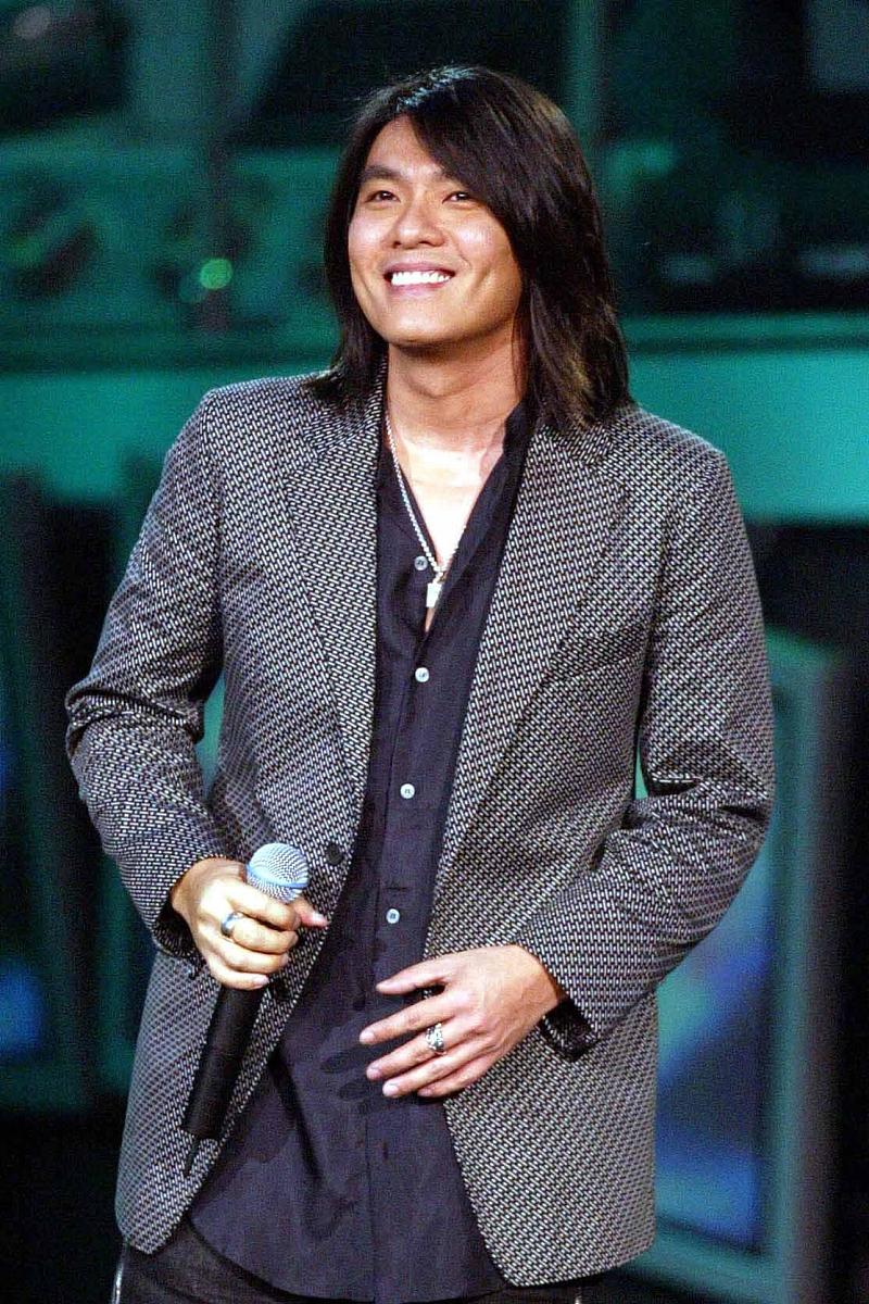 2003年9月12日,第五届cctv-mtv音乐盛典颁奖晚会在北京举行.阿杜现场