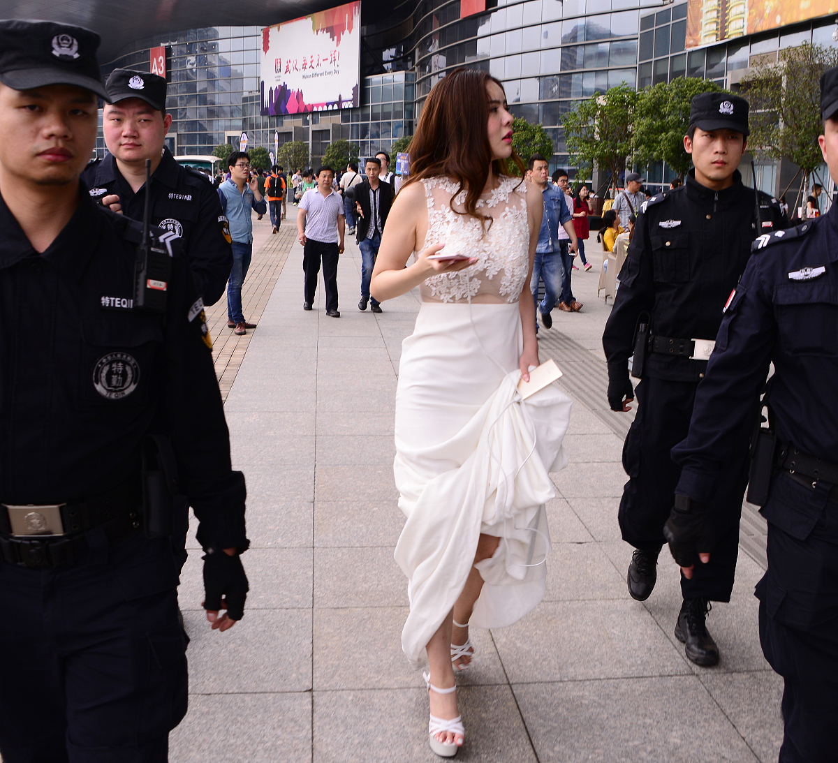 神秘嘉宾惊喜出席：一场令人期待的盛大活动