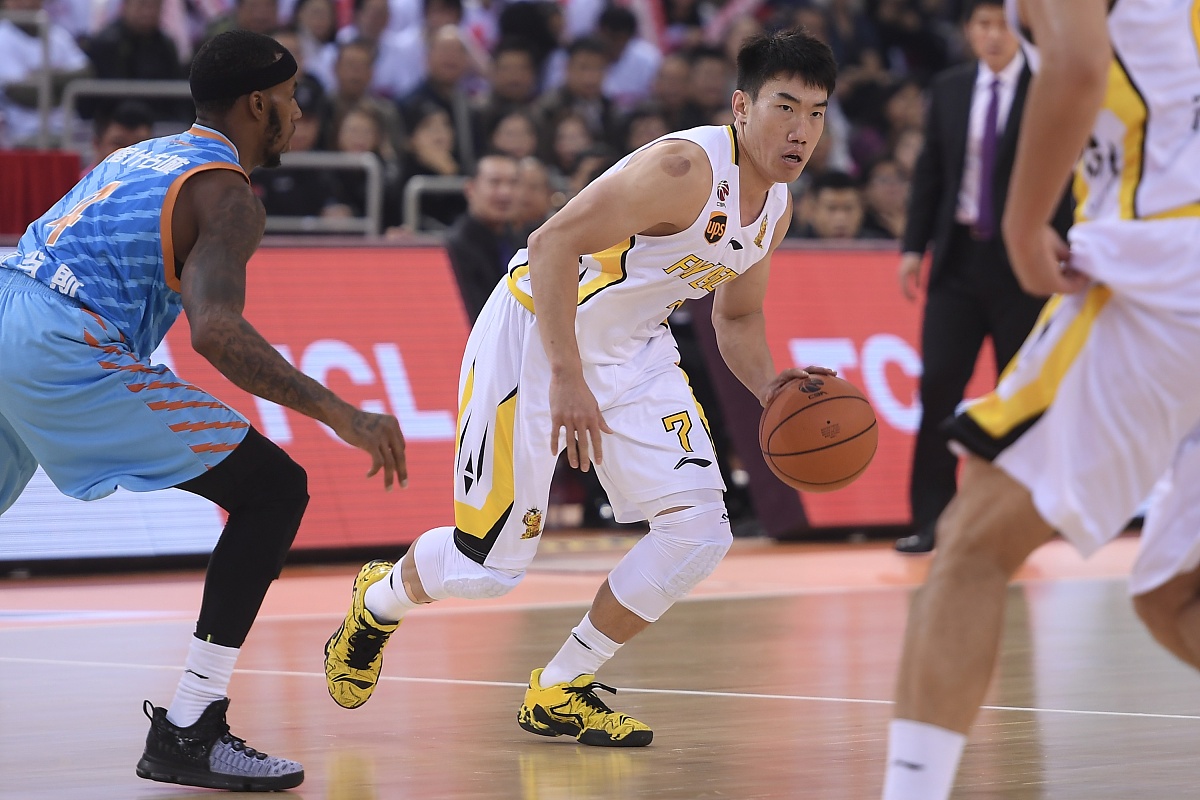 虎扑体育：中国最大的篮球社区和综合性体育网站