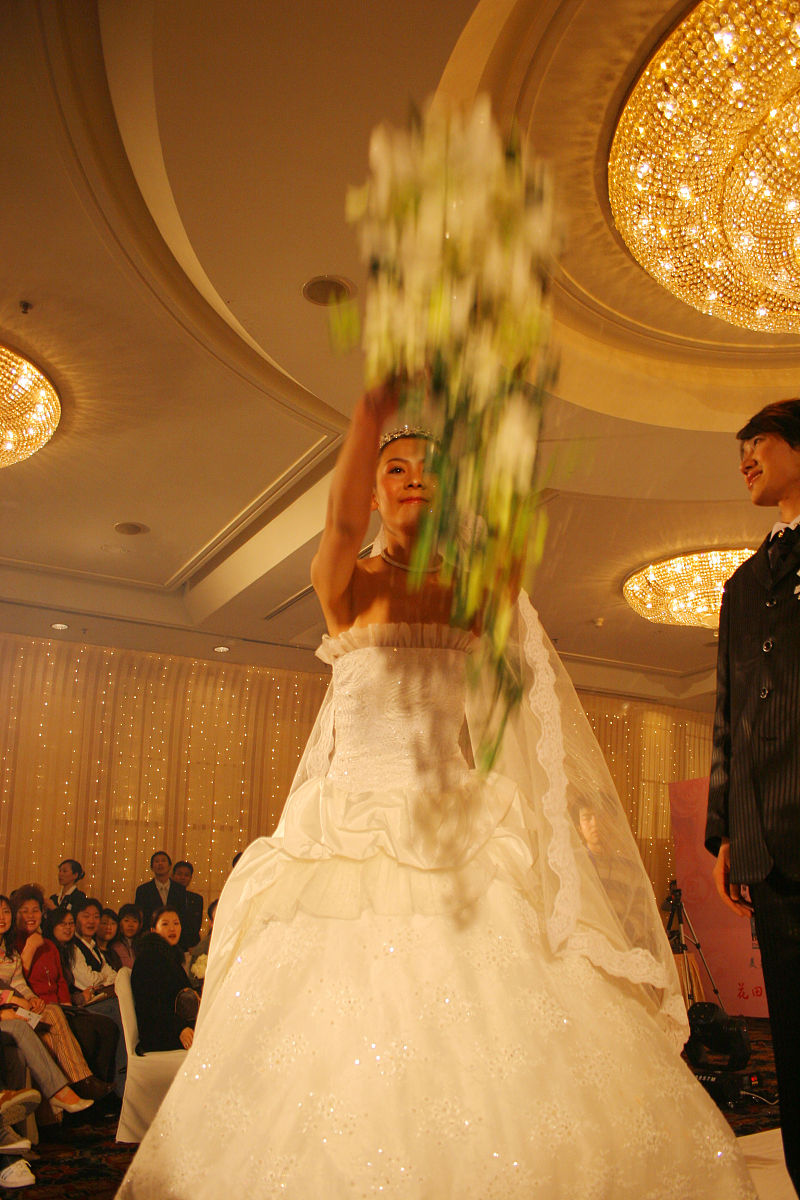 衡水亮点提供新娘跟妆服务吗？婚庆公司新娘化妆选择指南