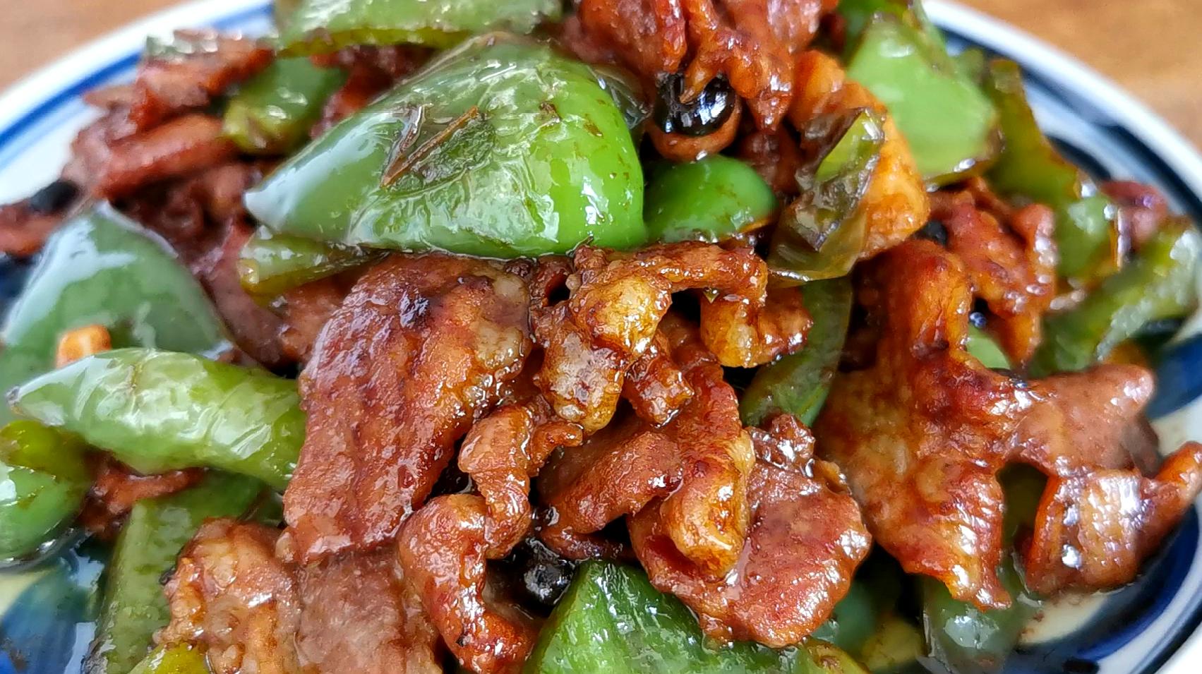 辣椒炒肉,应该先炒肉还是先炒辣椒?很多人都做错了,难怪不好吃