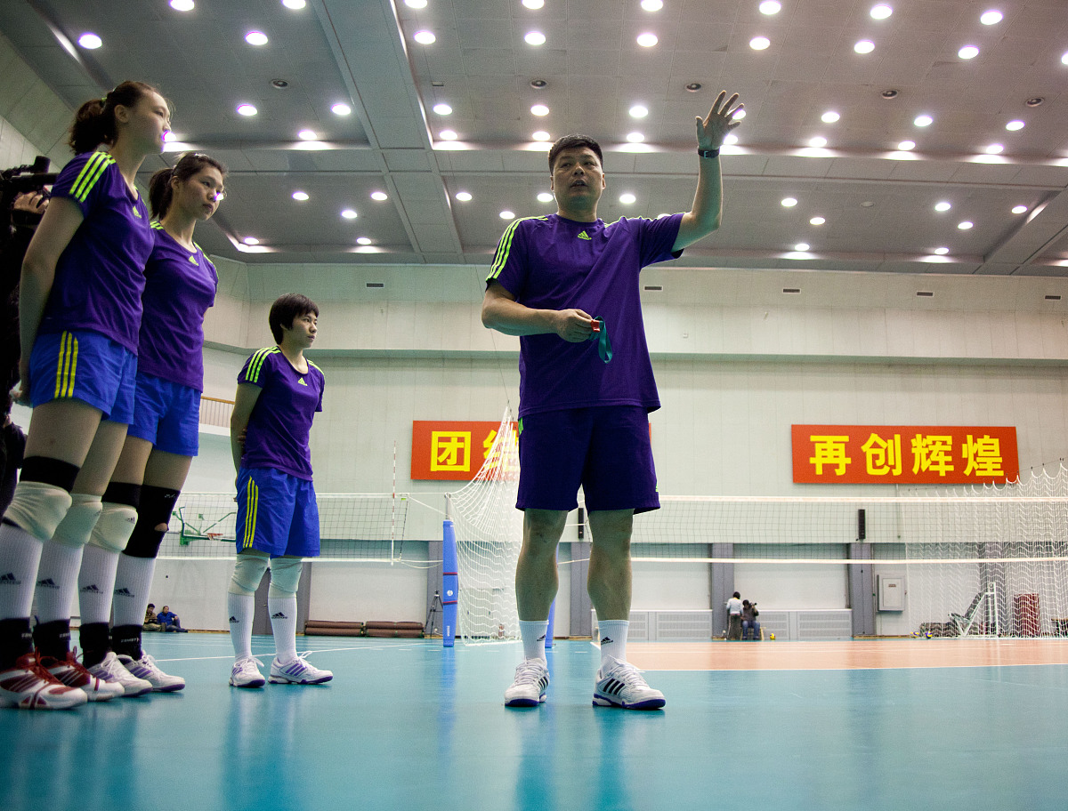 排球上手发球技巧：步骤详解及练习方法