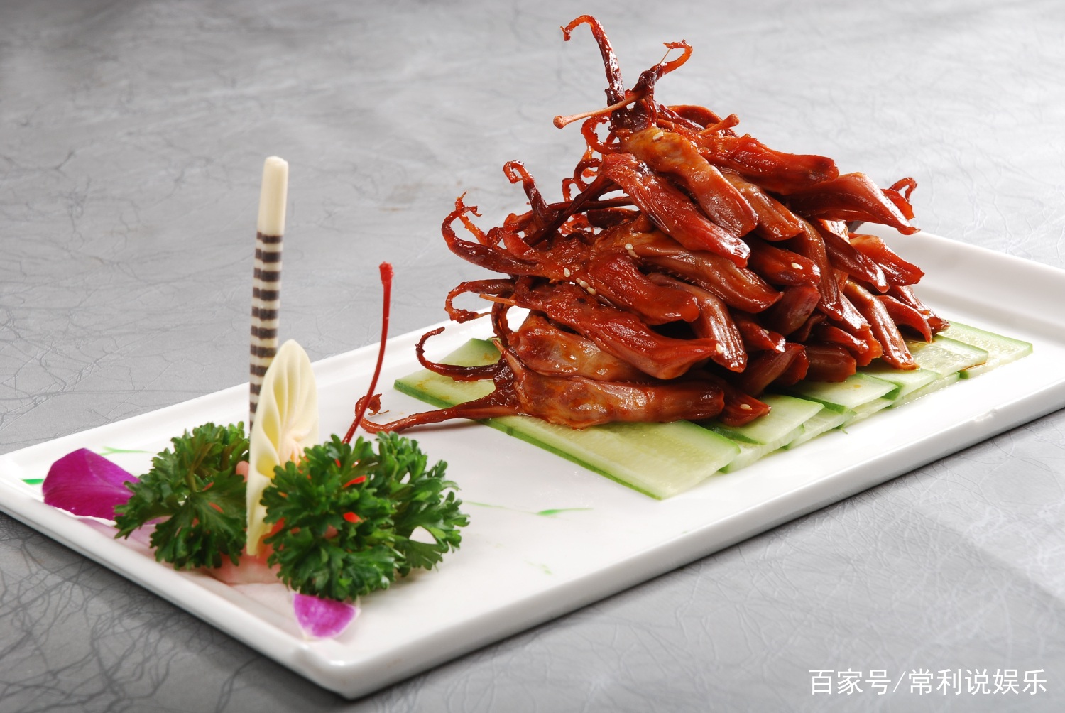 每日美食推荐:香辣马面鱼,香辣带鱼,美食土豆都江堰鸭舌爆炸辣酱图片