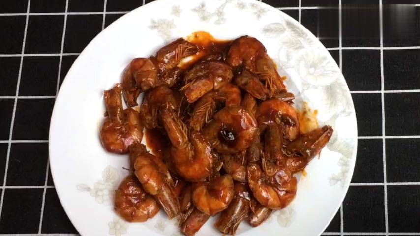 油焖大虾好吃有窍门,朵妈教你正宗做法,鲜香味美,简单快速