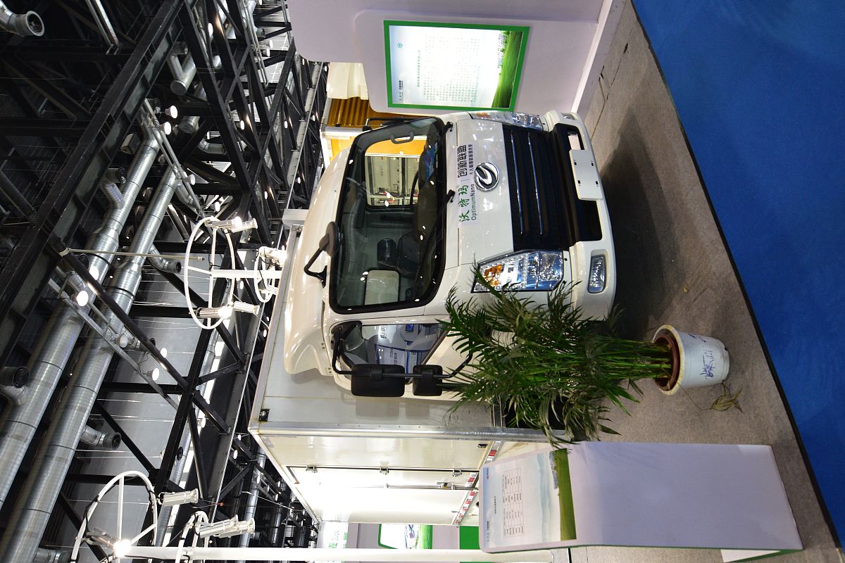 自动化小车能够寻找信号源如红外声光等并寻找抓取附近救援物资的功能