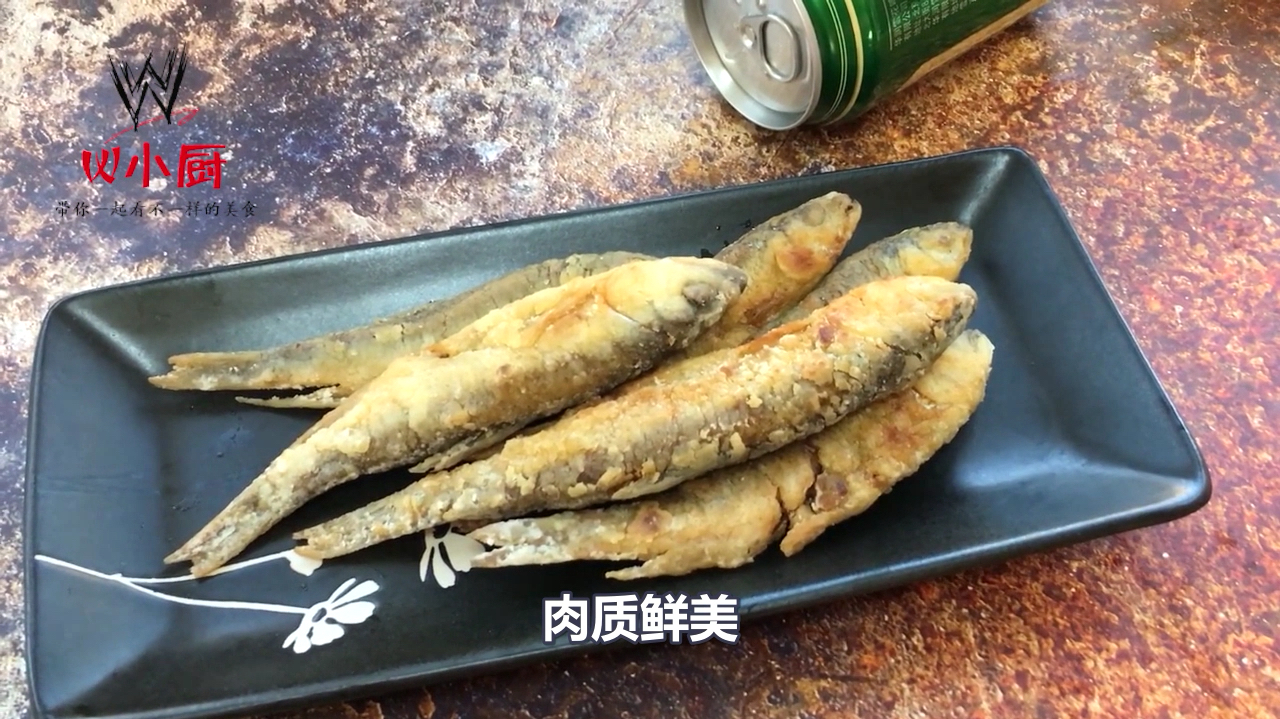 蒜香小鱼,很下饭的美食,香酥味美,一碗饭吃好几条