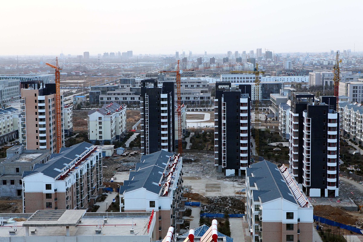 ***_***2014年1月13日在江苏省连云港市,一处在建小区楼房.