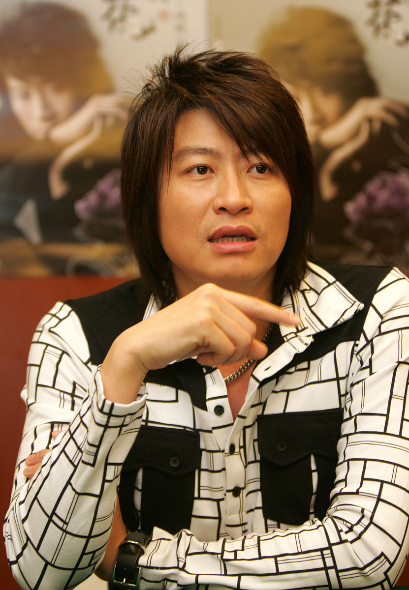 2007年 11月 1日 , 重庆市 , 游鸿明 来到 重庆 宣传 新 专辑 《 倦 