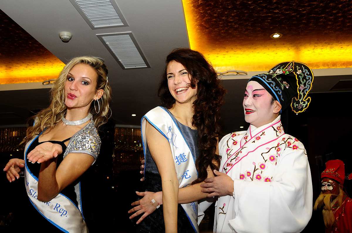 2011年11月11日讯,南京,"全球生态旅游小姐"交流会.***_***2011年11月