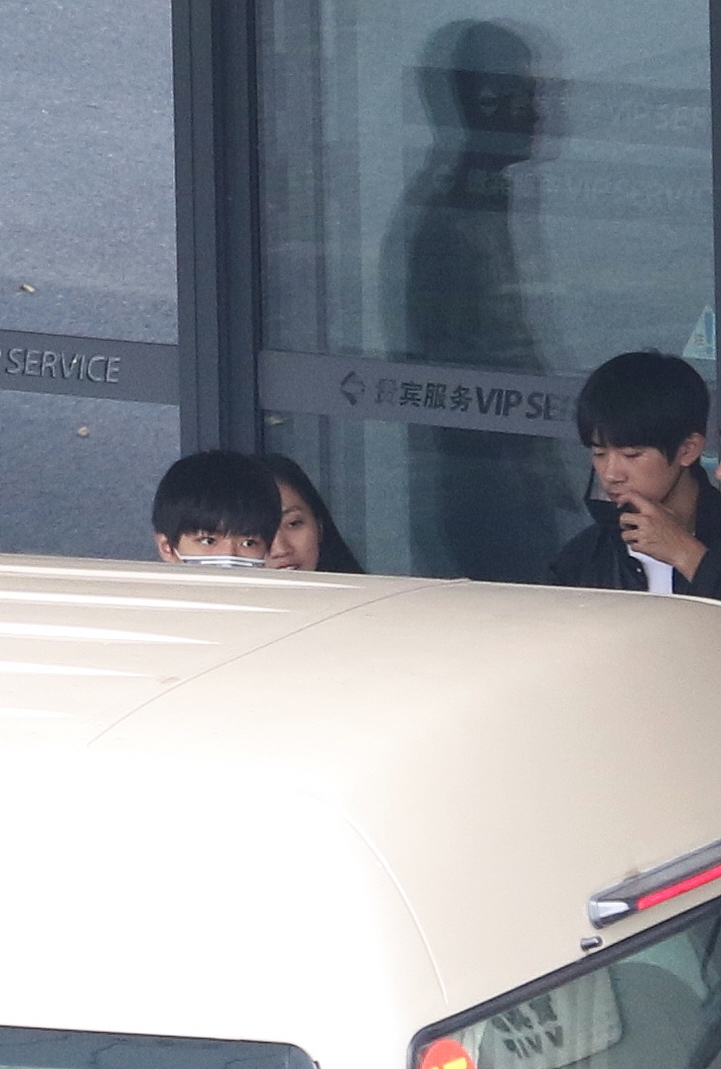 王文娜和易烊千玺的爱情故事要求开始是甜甜的恋爱幸福快乐后面是个悲剧生离死别