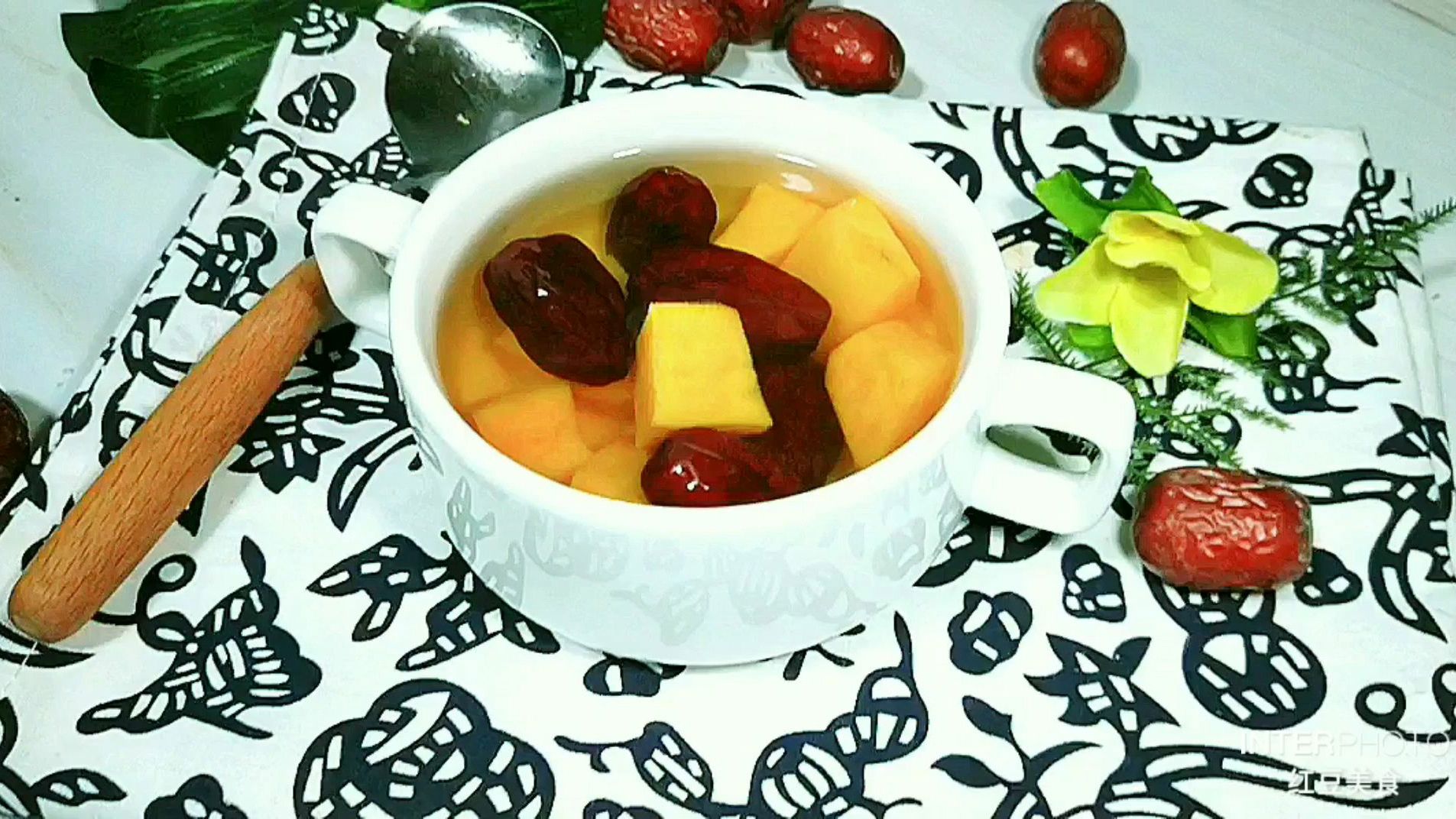 女人常喝它,补血养颜延缓皮肤衰老~红枣红薯汤