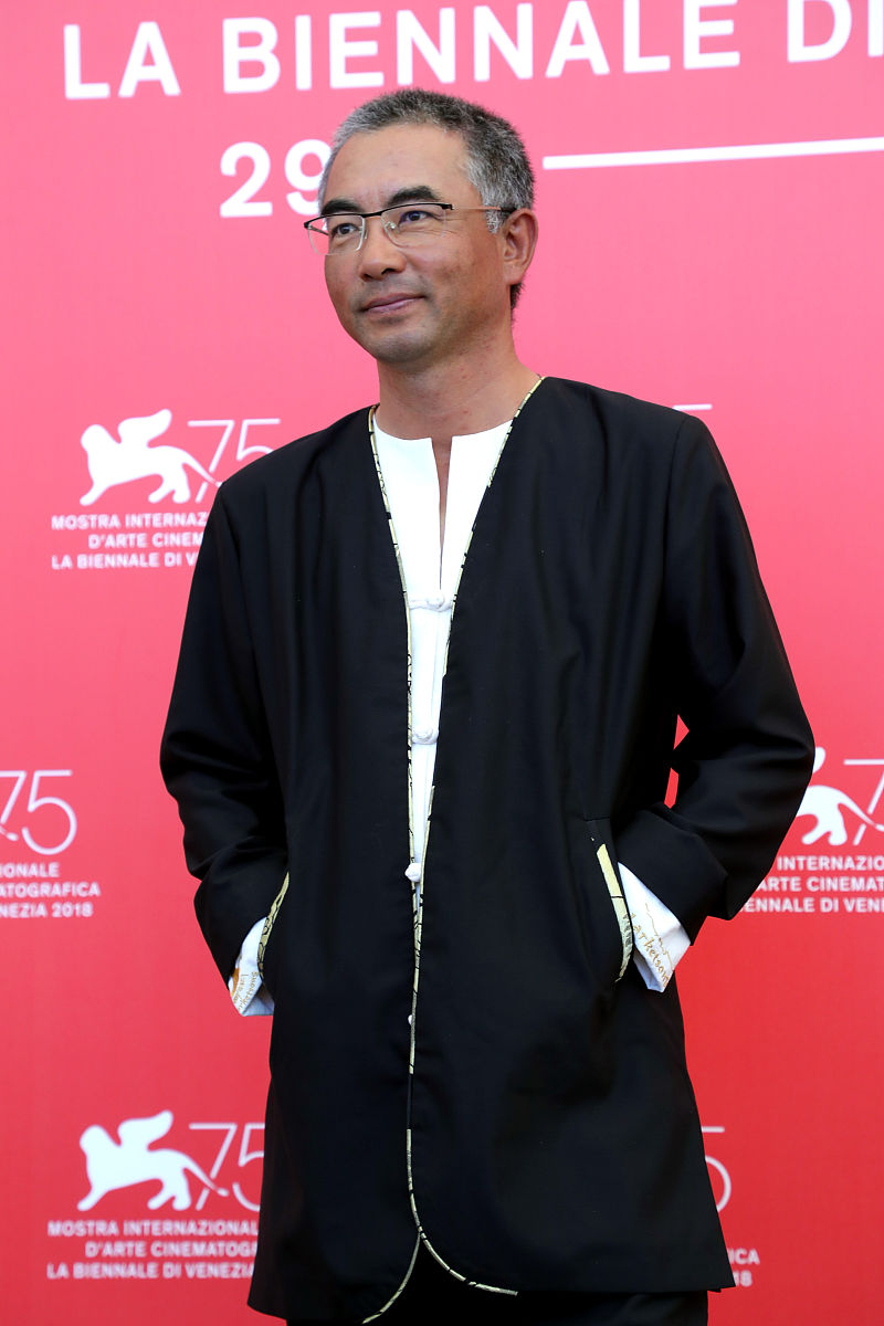 帮我给万玛才旦导演的电影《撞死了一只羊》观后感起一个简短有深意性符合主题的题目