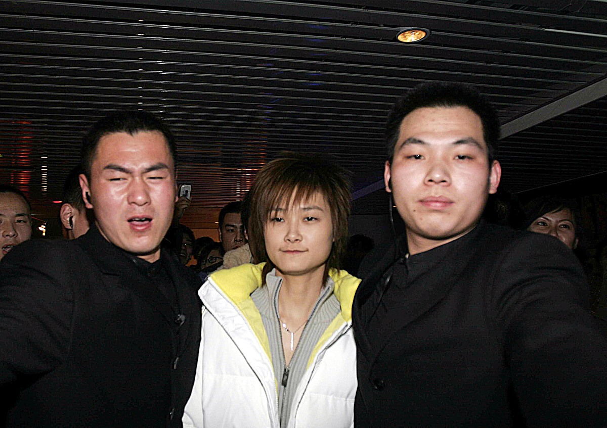 2006年1月6日,北京,"下载2005sohu全明星盛典"隆重举行.李宇春由众多