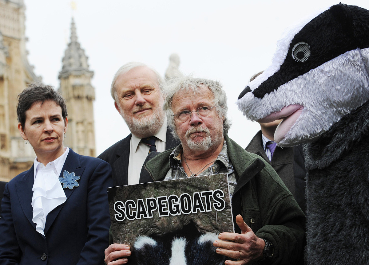 2012年2月28日,英国伦敦,bill oddie,mary creagh和andrew miller一同